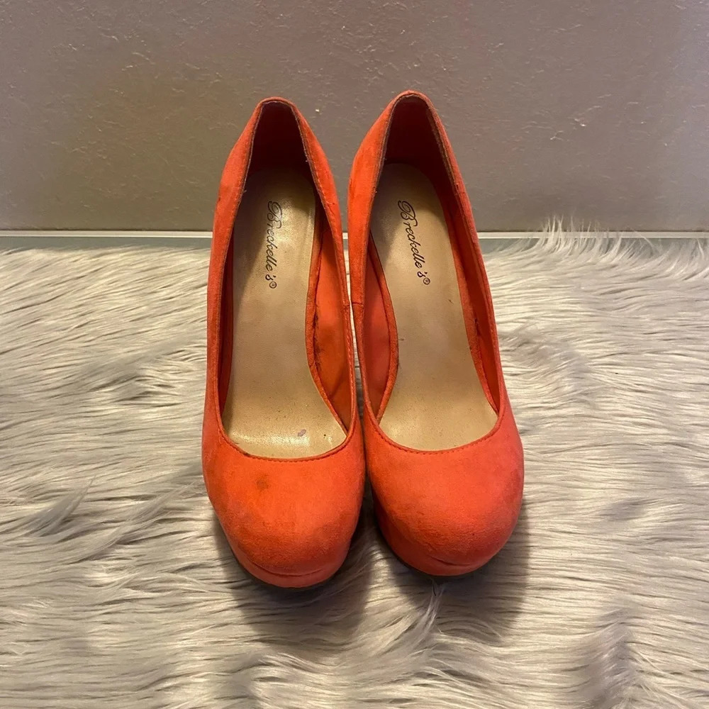 Breckelle’s Coral Wedge Heel